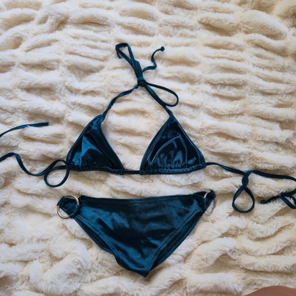 🌊💎 For Sale: Brand New Without Tags (NWOT) Low-Rise Bikini – Deep Blue Glam! - Picture 2 of 4